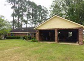 Brick house on 12 acres with great hunting in Hazelhurst, GA